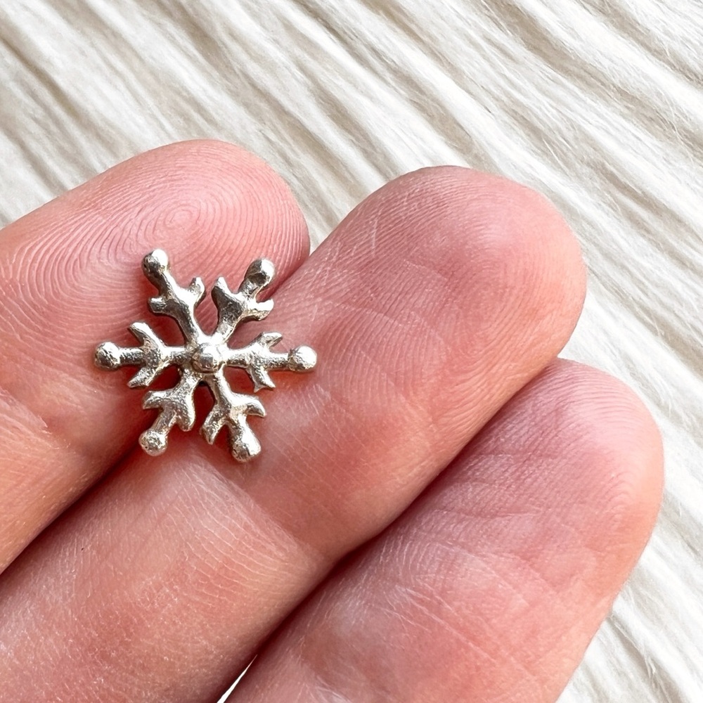 VINTAGE Sterling Silver Winter Snowflake Tie Tack • Pin .925 Holiday Gift Unisex